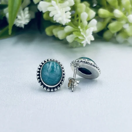 Detailed Emerald Oval Studs 11x14