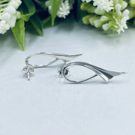 Curved Leaf Studs 25x22