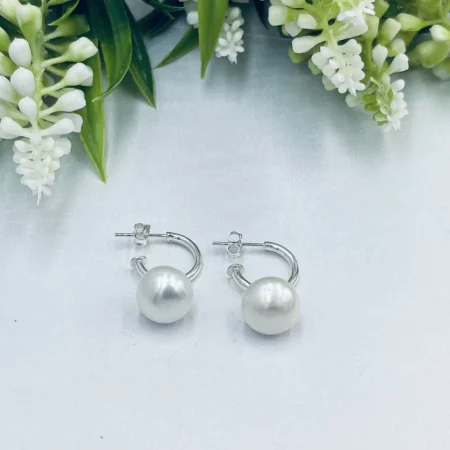 Pretty Lady with Freshwater Pearl 14mm
