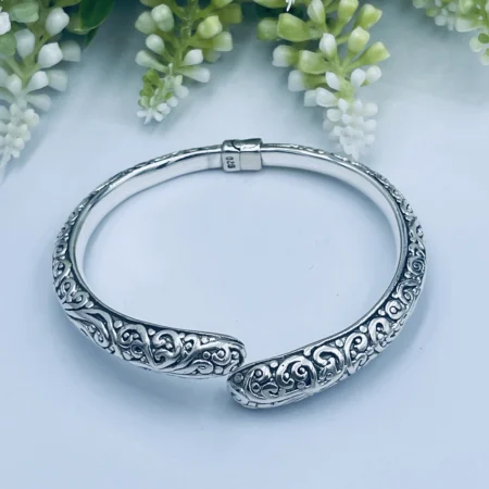 Hinged Filigree Pattern Bangle